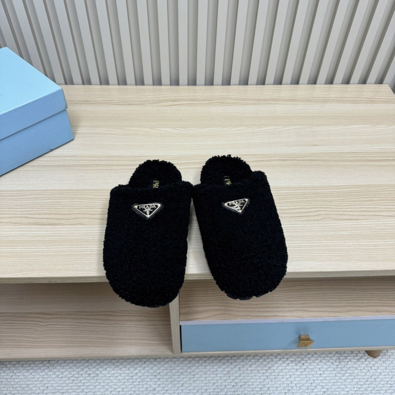 Pra*a slippers